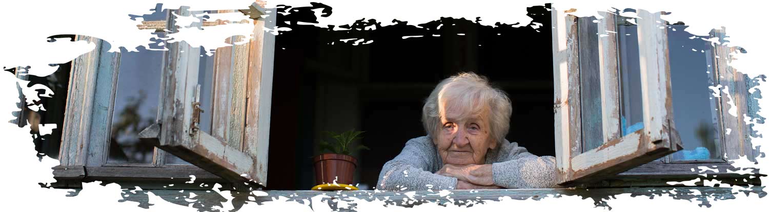 Eine Oma schaut aus dem Fester und bereut all die Entscheidungen die sie nicht getroffen hatl